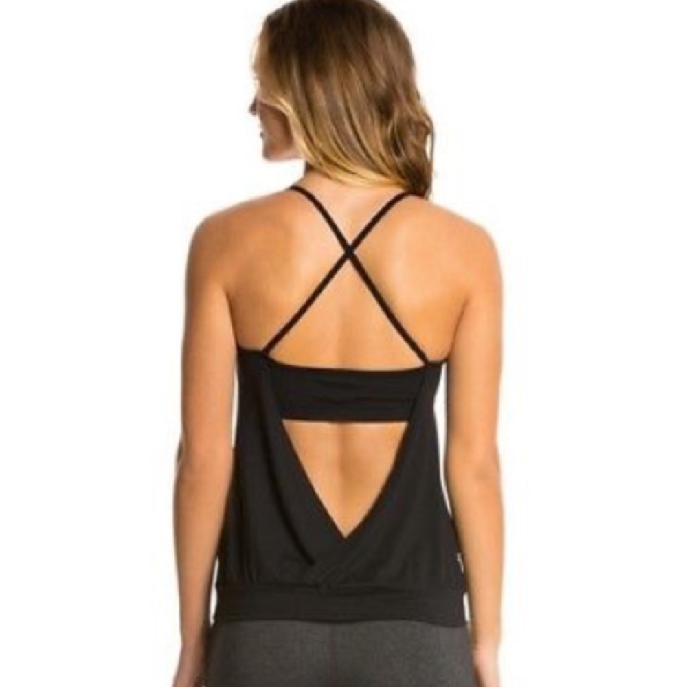 Tonic “Free Spin” black workout shirt (like new)